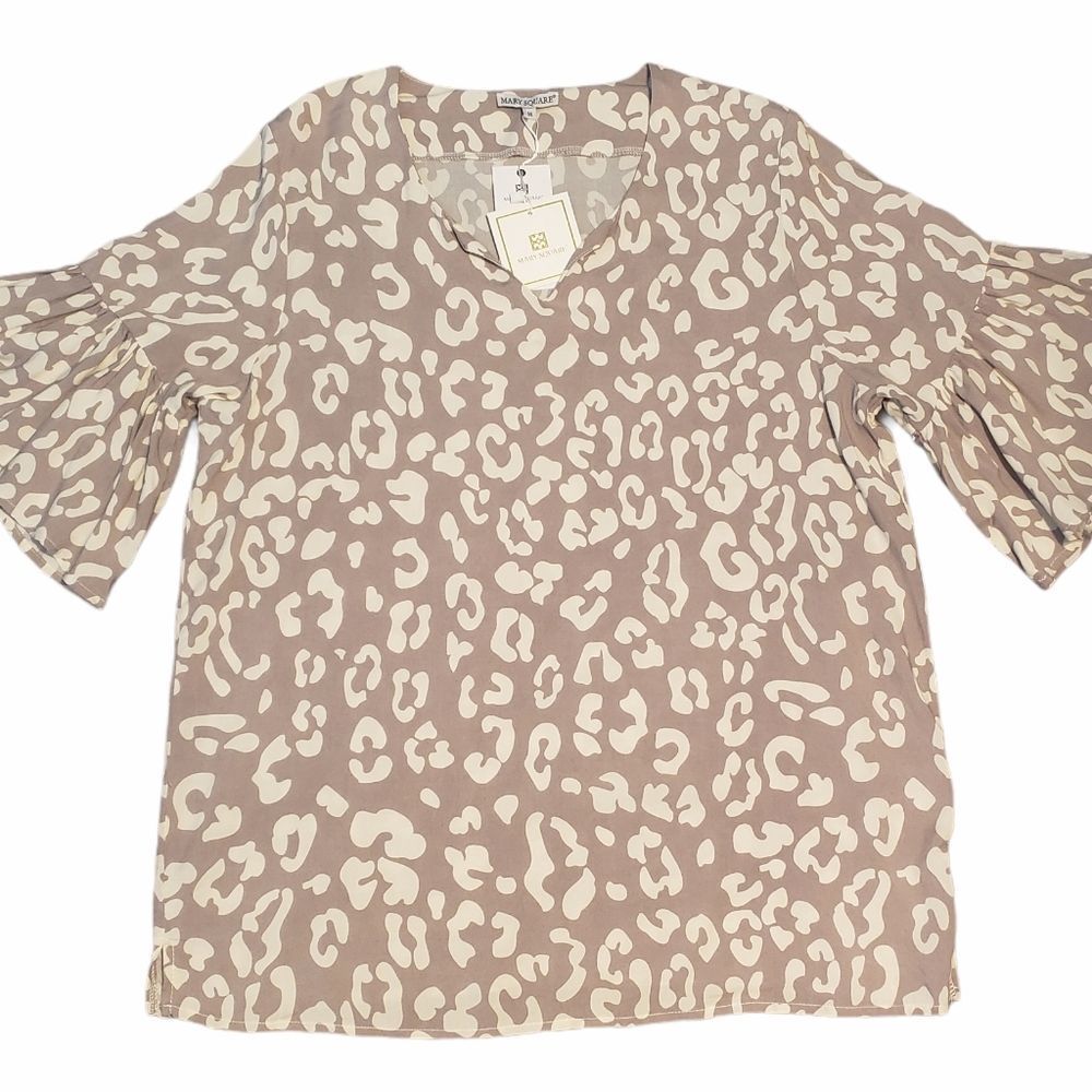 NWT Mary Square grey leopard print top